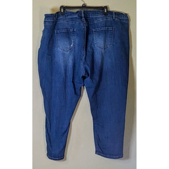 Avenue Women’s Plus Size 28 Boyfriend Capri Jeans Distressed Patch Cropped Denim - Picture 3 of 10